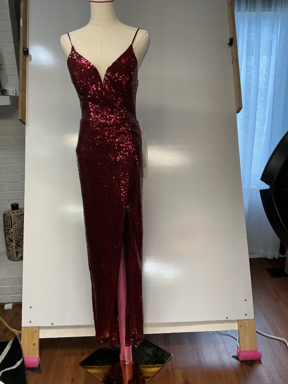 B. Smart Burgundy Sequin Formal Gown Size 5/6 NWT With Matching Face Mask - Picture 2 of 14